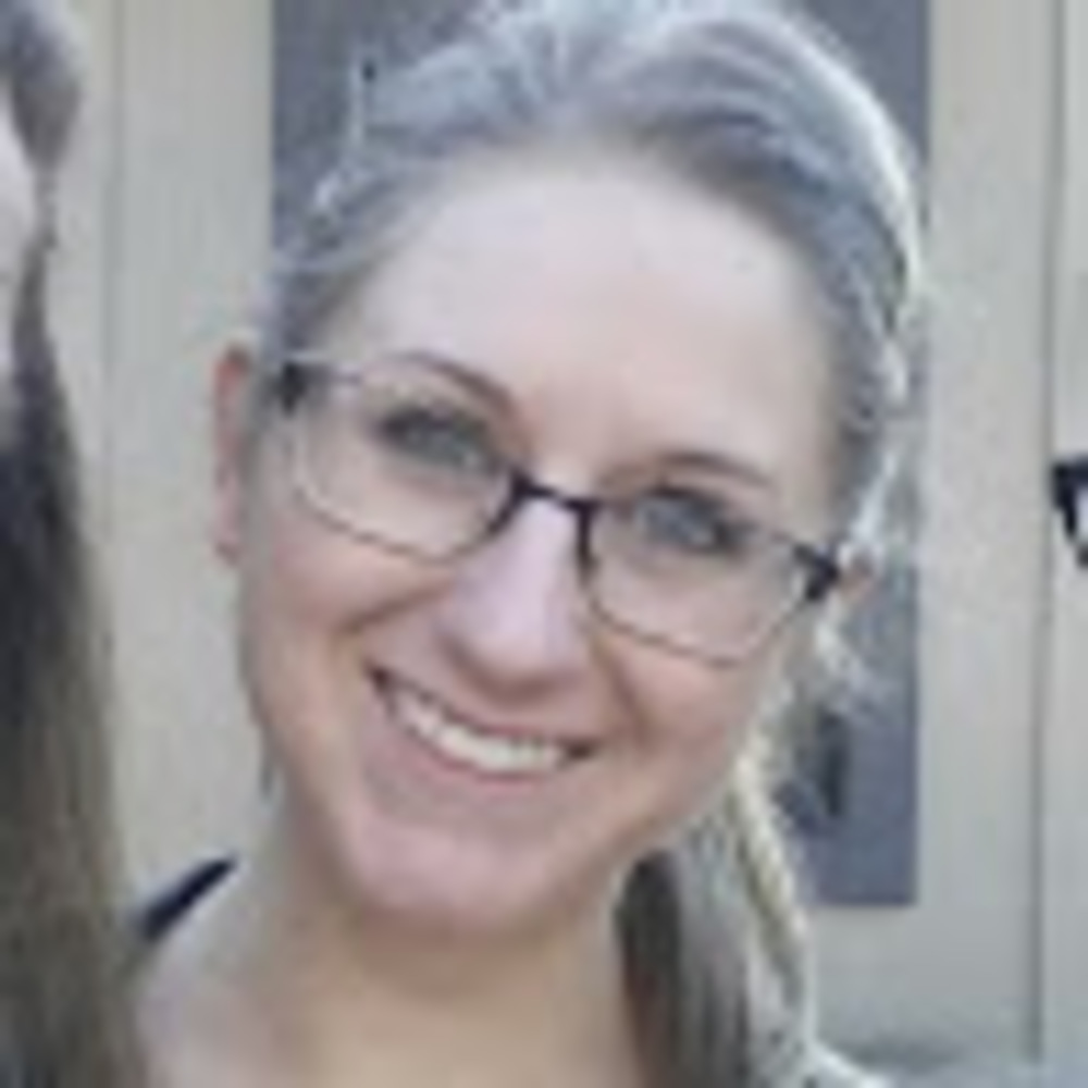 Meet your Posher, Larissa